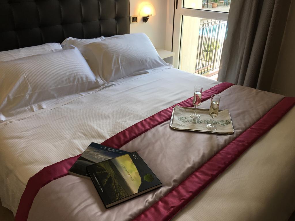 Hotel Rombino フォンテブランダ エクステリア 写真