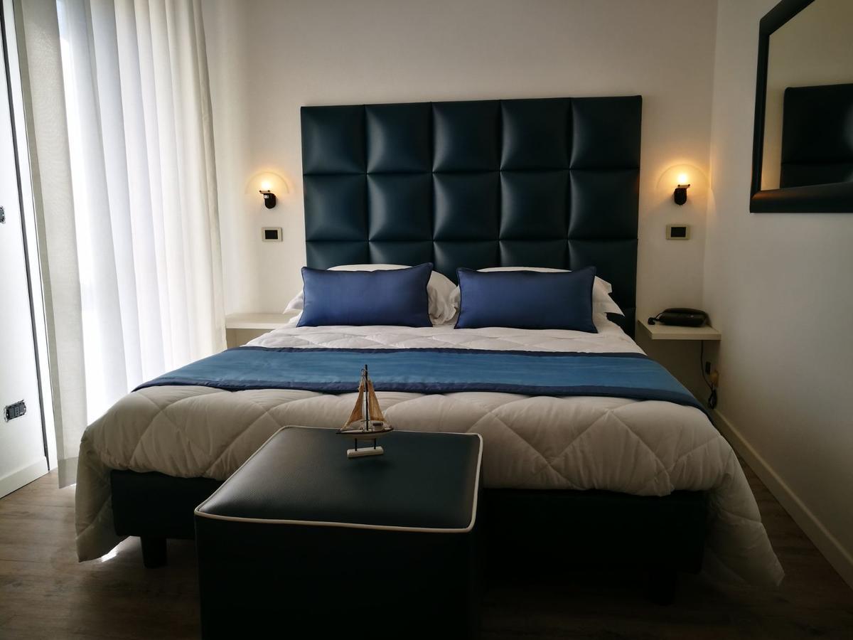 Hotel Rombino フォンテブランダ エクステリア 写真