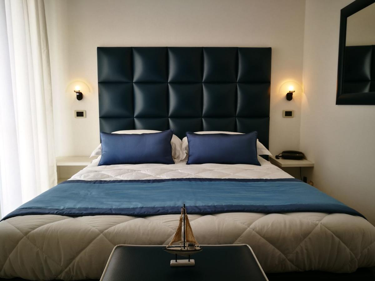 Hotel Rombino フォンテブランダ エクステリア 写真