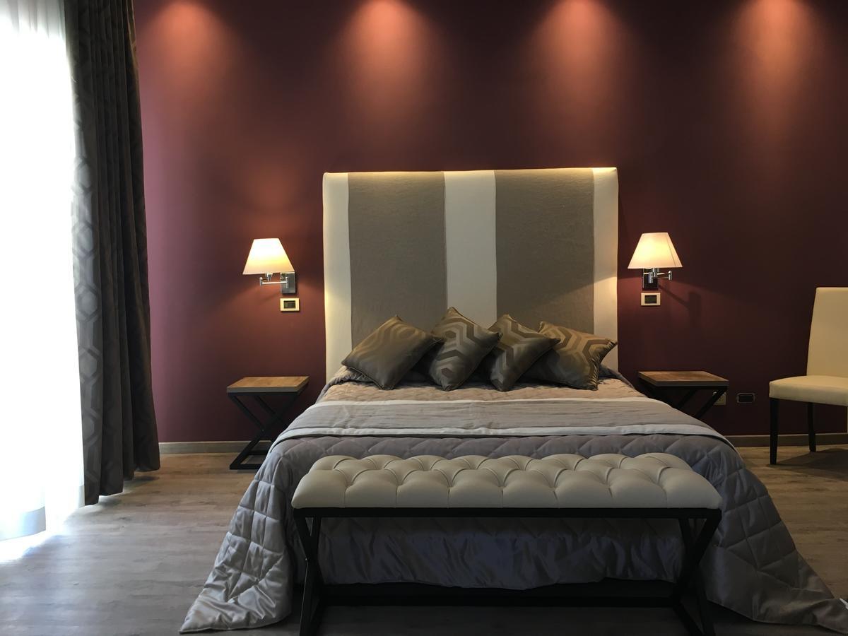 Hotel Rombino フォンテブランダ エクステリア 写真