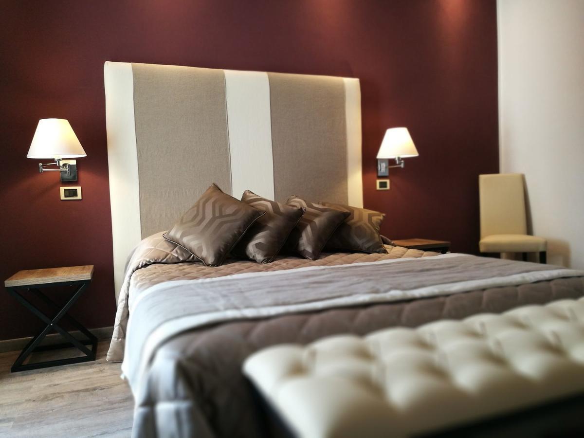 Hotel Rombino フォンテブランダ エクステリア 写真