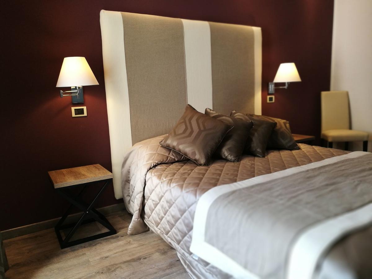 Hotel Rombino フォンテブランダ エクステリア 写真