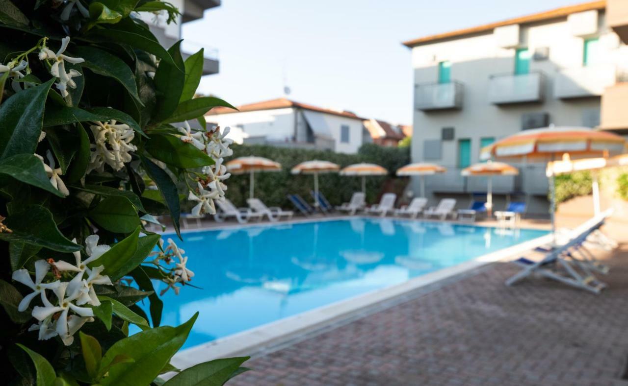 Hotel Rombino フォンテブランダ エクステリア 写真