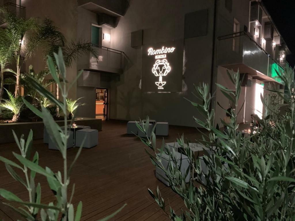 Hotel Rombino フォンテブランダ エクステリア 写真