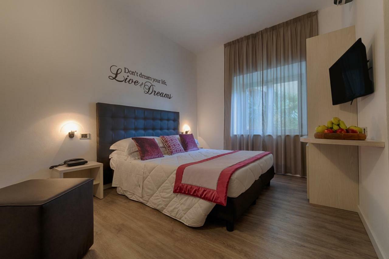 Hotel Rombino フォンテブランダ エクステリア 写真