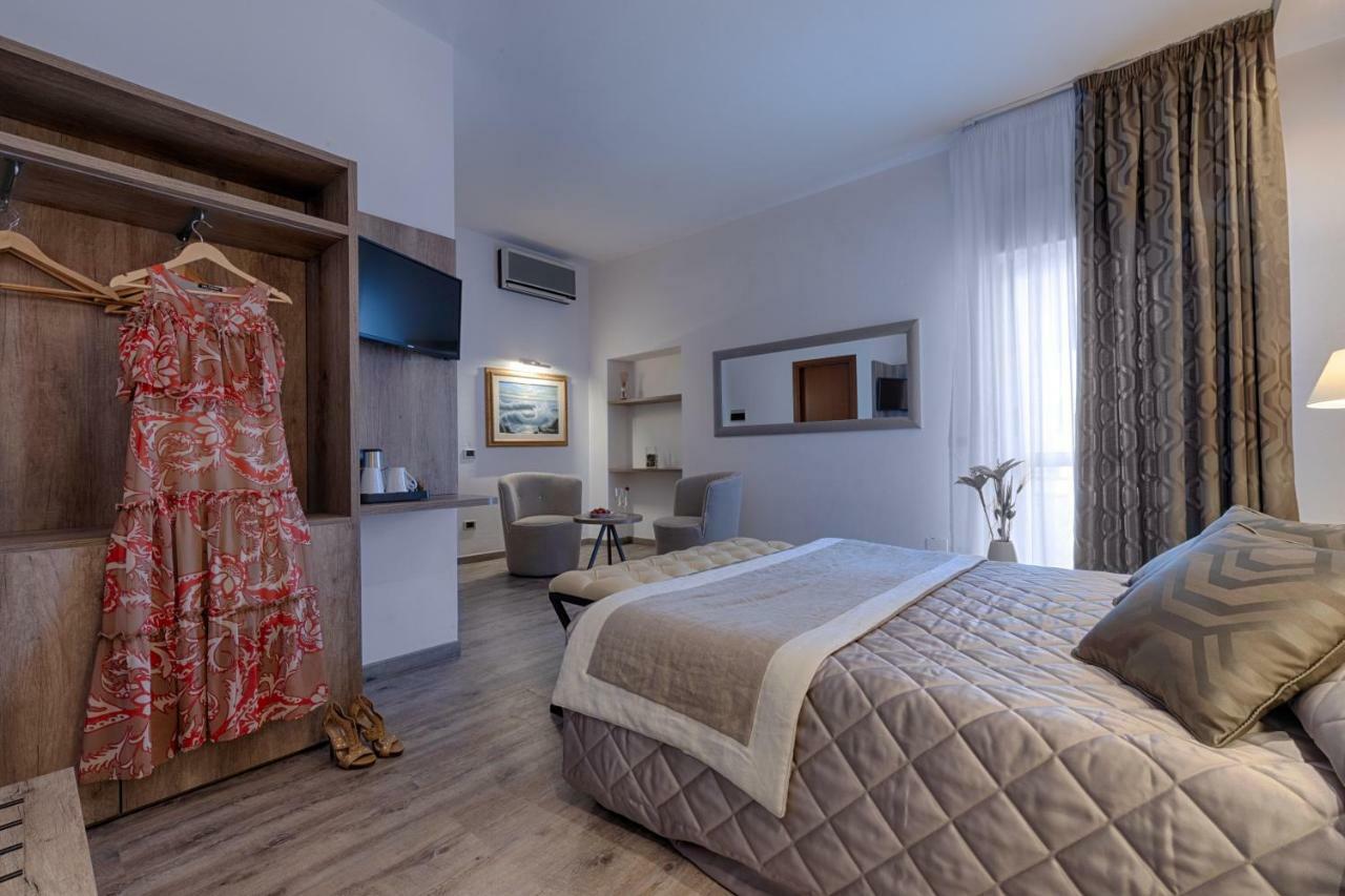 Hotel Rombino フォンテブランダ エクステリア 写真