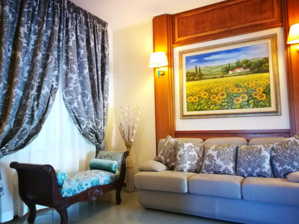 Hotel Rombino フォンテブランダ エクステリア 写真